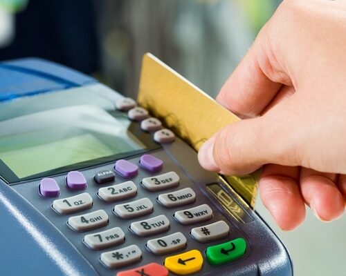 Taxa de juros do cartão de crédito atinge maior nível em 15 anos
