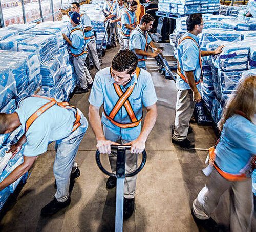 Após terceirizar atividades, empresas voltam atrás
