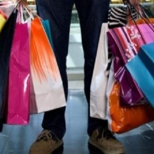 Intenção de consumo cai ao menor nível desde 2010 em todos os componentes