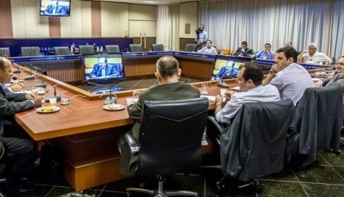 Presidente da Facmat participa de reunião entre governo e líderes empresariais
