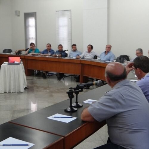 Empresários discutem com vereadores ônus tributário