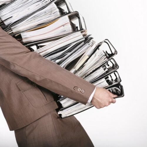Governos estaduais aumentam burocracia para empresas em 2016