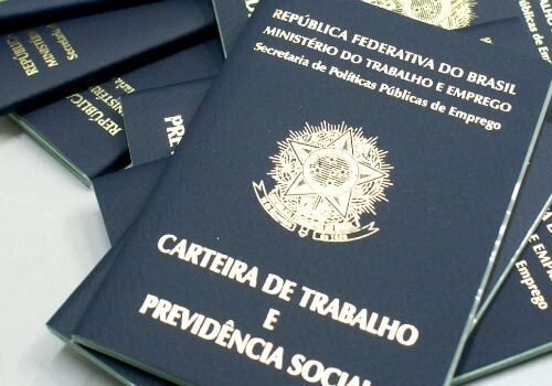Taxa de desemprego sobe para 9% no trimestre encerrado em outubro