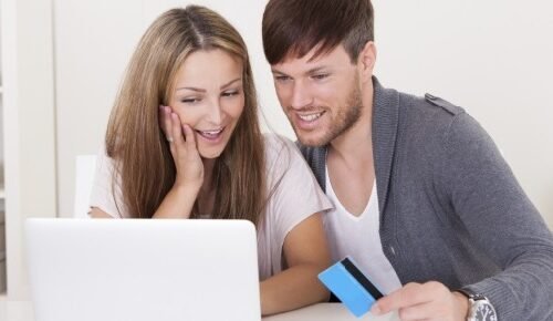 Consumidores recebem acompanhamento gratuito do CPF por um ano em comemoração ao Dia do Consumidor