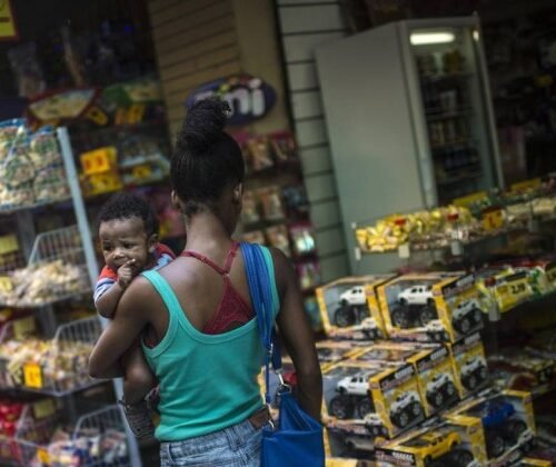 Comércio tem melhor desempenho desde julho de 2013 e cresce 1,2% em fevereiro