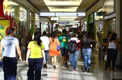 Confiança do Comércio tem primeira alta anual desde 2013