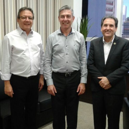 O Presidente da FACMAT, Jonas Alves de Souza se reúne com o presidente da Central Sicredi MT