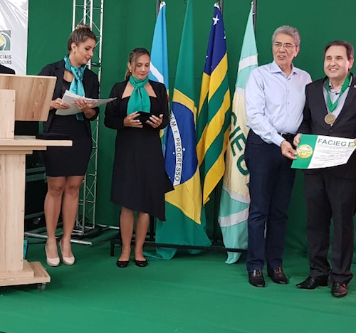 Presidente da Facmat recebe medalha de mérito classista e empresarial