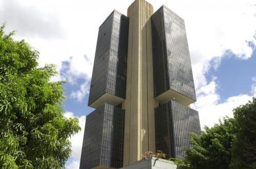 Mercado financeiro reduz projeção de crescimento da economia para 2,7%