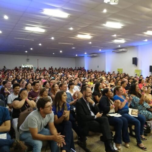 Palestra “Desafios do Crescimento” reúne centenas de empresários e colaboradores, em Tangará