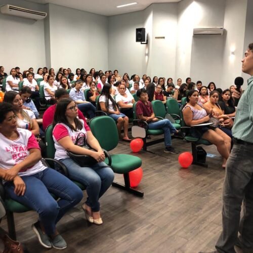 Médico Oncologista esclarece dúvidas sobre câncer mama, em palestra no Cine Pipoca